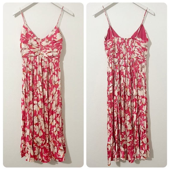 NEW ASTR The Label Maeve Printed Pleated Midi Dress Pink Floral Small S - Picture 2 of 7